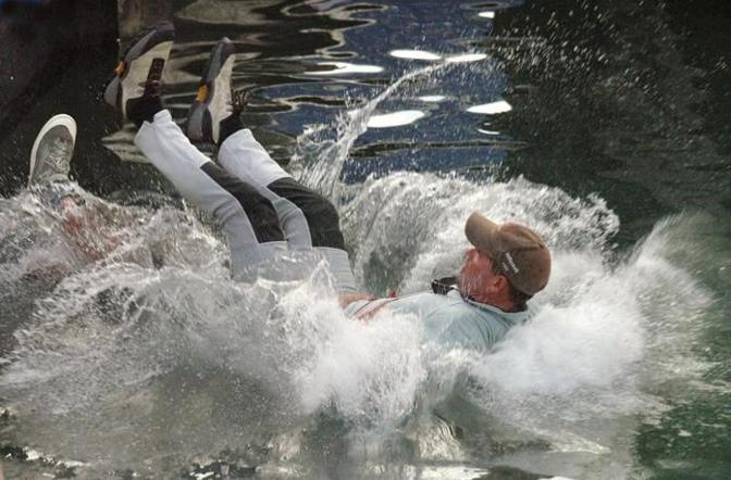 Ellison (foto) e Coutts hanno fatto un salto mortale: sar un buco nell'acqua?